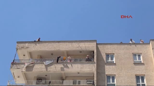 Şanlıurfa'da İntihar Girişimine Kalkışan Genci Polis Vazgeçirdi