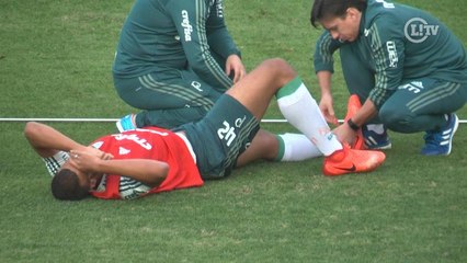 Download Video: Atacante da base torce tornozelo em treino do Palmeiras; veja