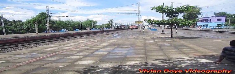 SRC WAP-4 Jnaneswari Express tearing Deulti Station apart