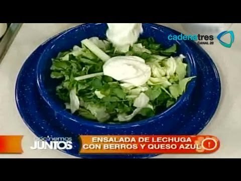 Receta de ensalada de lechuga con berros y queso azul. Recetas de cocina fáciles y rápidas