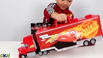 Coches fuego relámpago Nuevo Ramírez juguetes camión donde Disney 3 mack escaparate unboxing mcqueen cruz