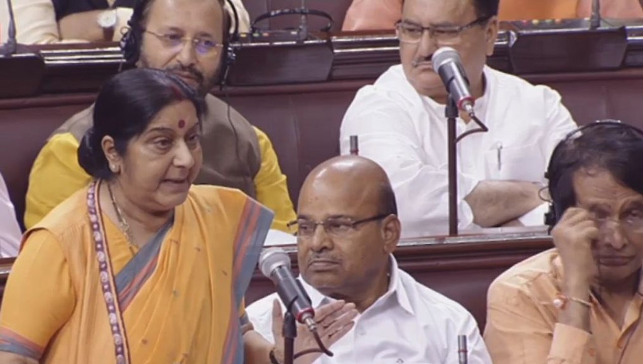 Sushma Swaraj Exposes Rahul Gandhi, Traps Anand Sharma In Rajya Sabha, Gives A Befitting Reply !