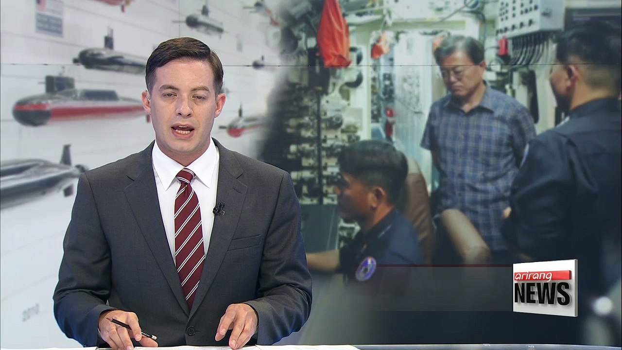 President Moon makes surprise visit to Navy Submarine Force Command during vacation