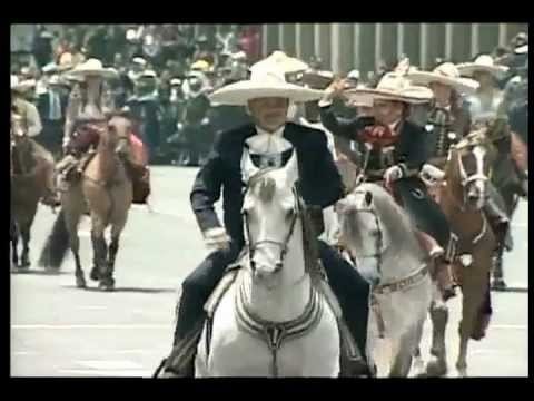 Calderón preside su último desfile militar del Día de la Independencia