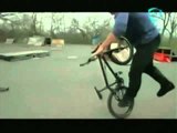 Espectaculares acrobacias en bicicleta / videos sorprendentes