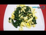Receta de huevos revueltos con espinacas y parmesano. Receta de huevos / Huevos con espinaca