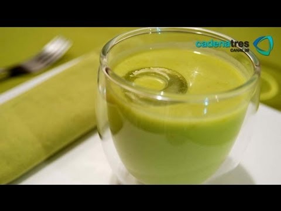Receta para preparar gazpacho de tomate verde con pepitas. Receta española / Receta de gazpacho