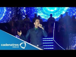 David Zepeda abucheado por el público que lo escucha cantar
