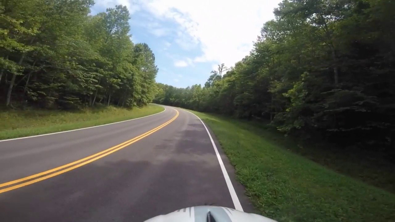 Un automobiliste renverse volontairement un cycliste