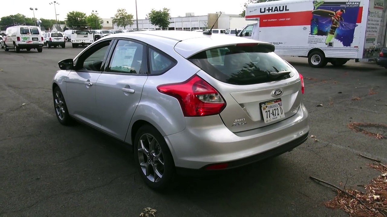 Review car - 2013 Ford Focus SE Hatch Review, Walkaround, Start Up, Test Drive