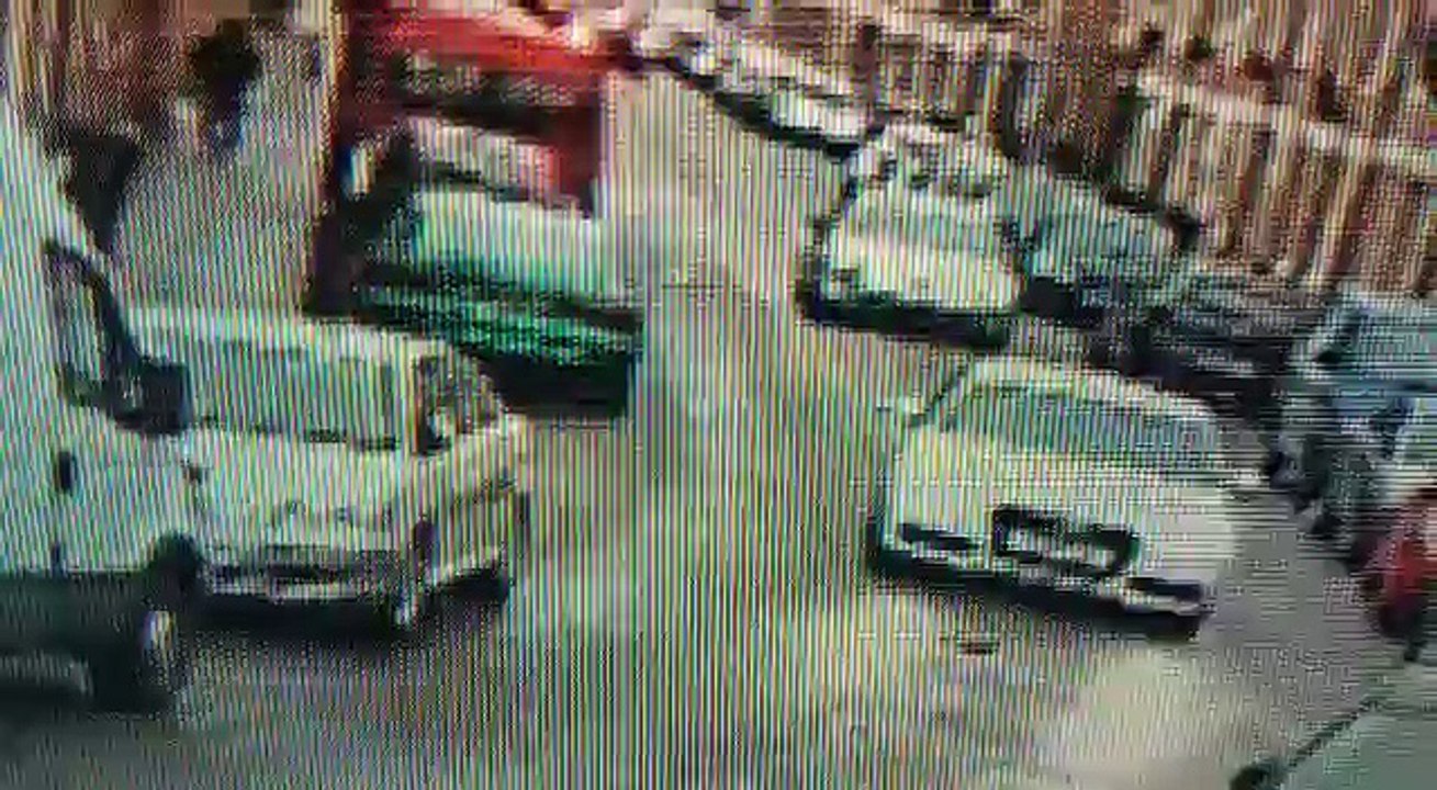 Un conducteur et ses passagers prennent la fuite après un accident