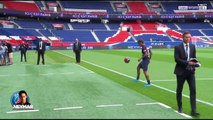 Neymar fait des jongles sur la pelouse du Parc des Princes