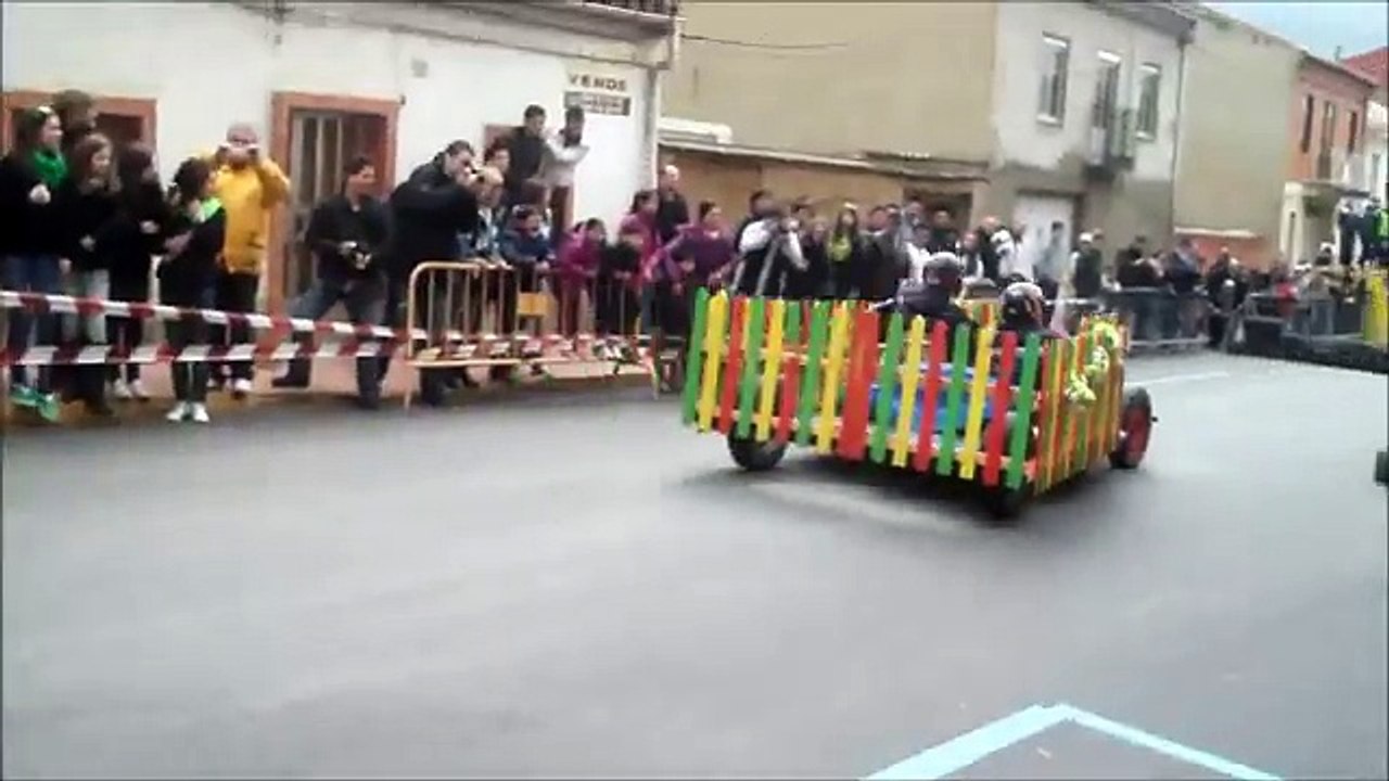 Des voitures motos voitures automobiles, camions voitures