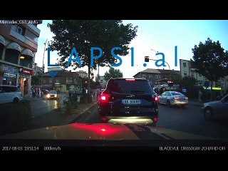 Atentati te Komuna e Parisit, shihni levizjen e autoreve