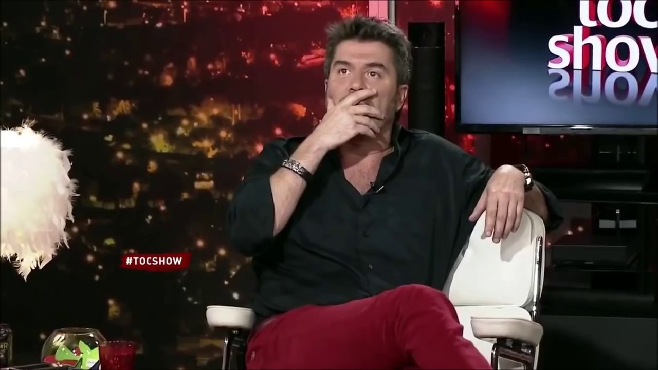 panelista enseña calzon en TV en vivo - curiosidades