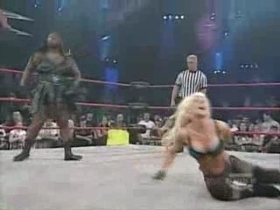 Angel Williams v Awesome Kong (25/10/07)