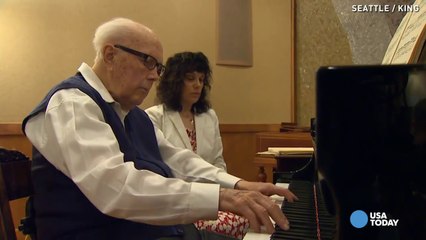 A 100 ans il joue toujours du piano à vous en faire pleurer !