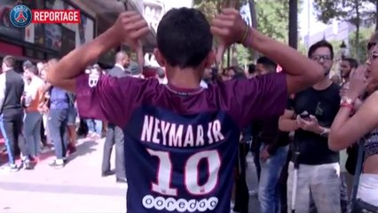 Torcida do PSG faz fila e lota loja oficial por camisa de Neymar; veja