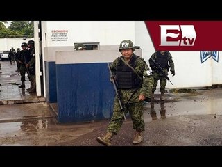 Ejercito desarma a policías de Lázaro Cárdenas, Michoacán / Titulares de la noche
