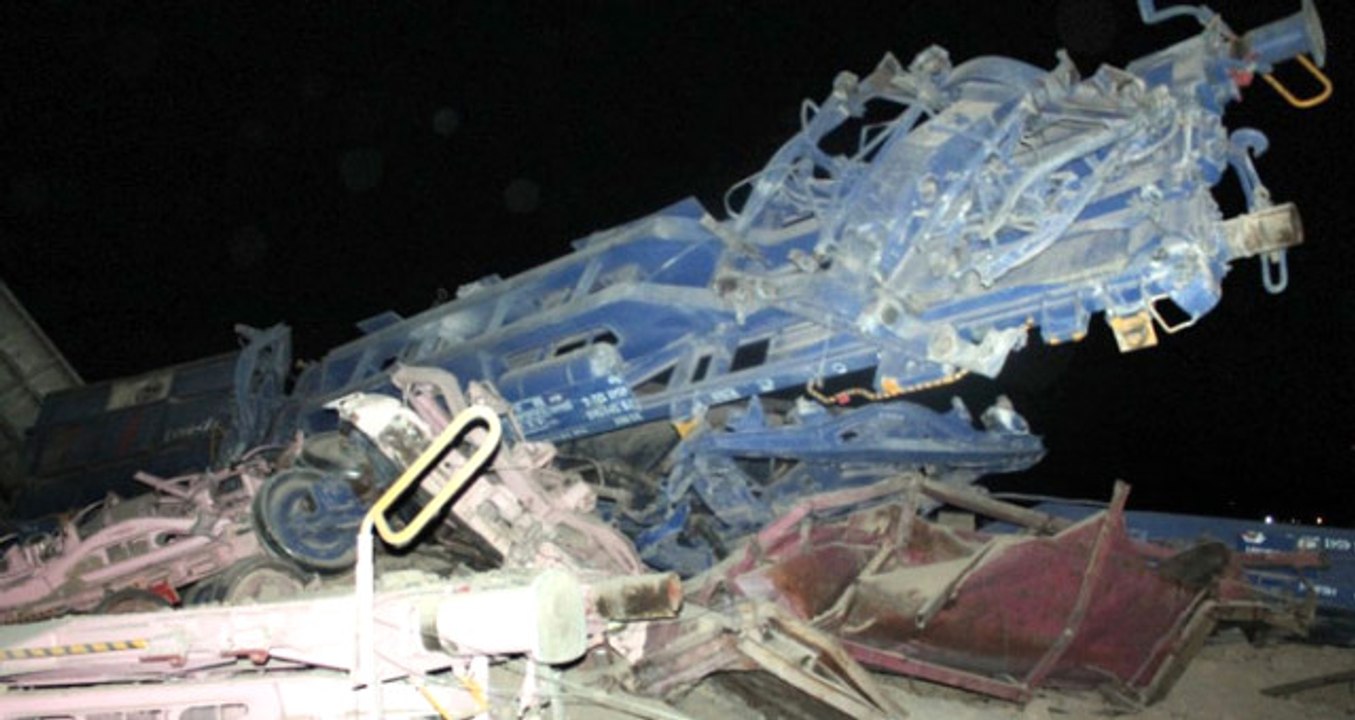 Elazığ'da Yük Treni Raydan Çıktı: 2 Makinist Hayatını Kaybetti