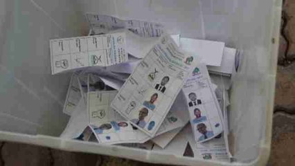 Largas filas para votar en la jornada electoral en Ruanda