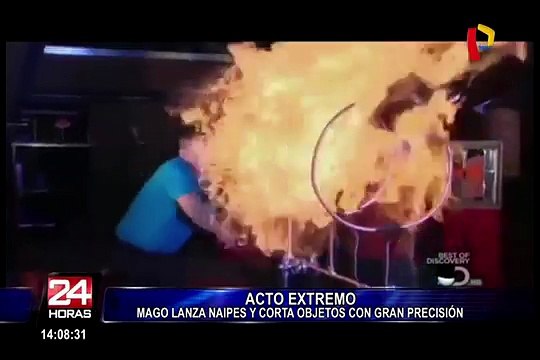 ¡Increíble! Mago corta objetos con naipes