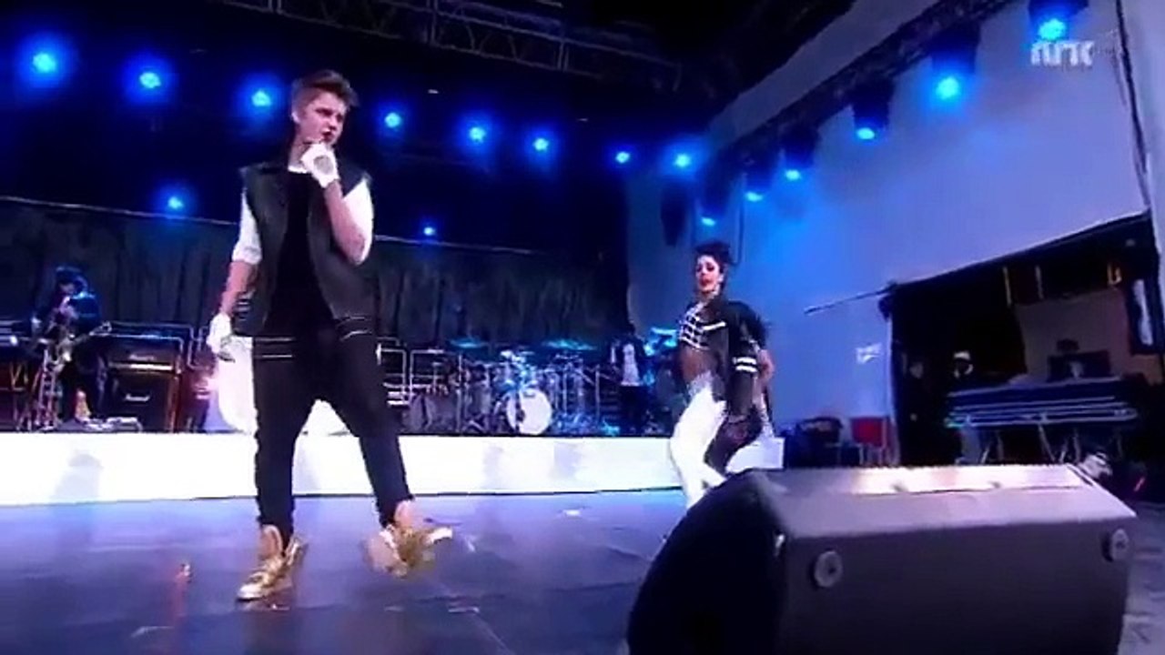 Justin Bieber Live Performing Boyfriend