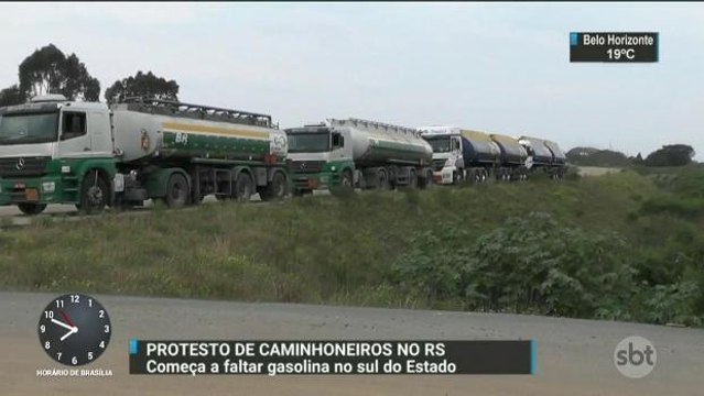 Caminhoneiros bloqueiam estradas no RS em protesto contra aumento dos combustíveis