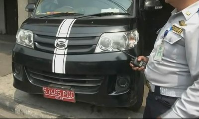 Mobil Plat Merah Terjaring Razia Penertiban Trotoar