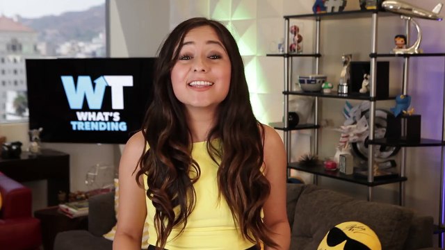 R. Kelly RUBS FAN'S PHONE ON CROTCH, Invites Fans To Grab Him - What's Trending Now!