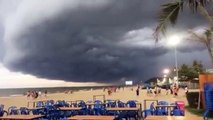 Đám mây giông tại Sầm Sơn hùng vĩ không kém gì siêu bão lốc xoáy tại Mỹ