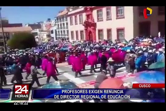 Cientos de docentes continúan en huelga en Arequipa