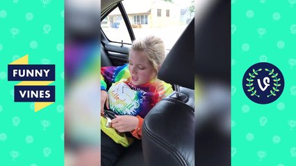 Funny GIRLS FAILS Compilation 2017 _ Funny Vines Videos-_7VZ_qY7PrA