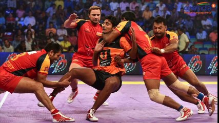 Download Video: PKL 2017 : Bengaluru Bulls take the fight to UP Yoddha | Oneindia News