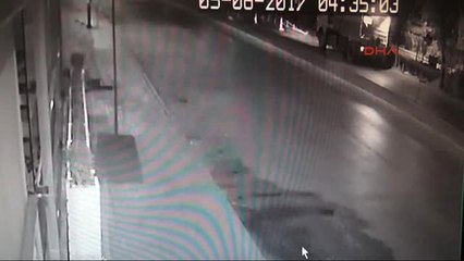 Maltepe'de Yolun Çökme Anı Kamerada