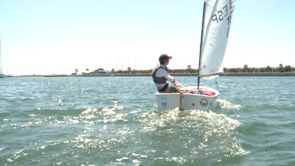 Un joven navega desde Cabo de San Antonio hasta Ibiza