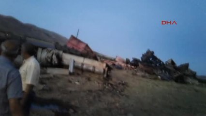 Elazığ'da Yük Treni Devrildi: 2 Ölü