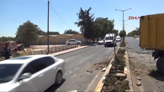 Şanlıurfa Kontrolden Çıkan Kamyon 2 Otomobile Çarptı: 3 Yaralı