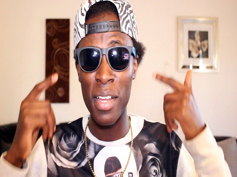 PISS TAKE THINGS GIRLS DO IN RELATIONSHIPS MNT SQUARED