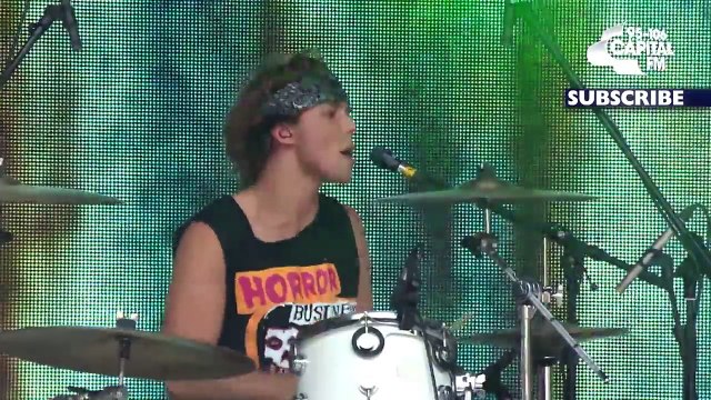 5 Seconds Of Summer She Looks So Perfect on Summertime Ball 2014
