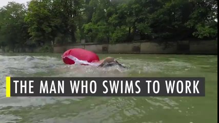 Cette homme va au travail tous les jours en nageant dans le fleuve de Munich !