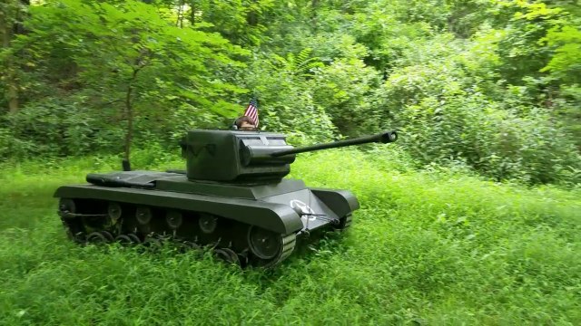 Ils construisent leur char d'assaut eux même !! Petite balade en Tanks