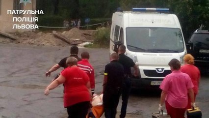 Видео штурма львовской психбольницы, которую захватил пациент-убийца