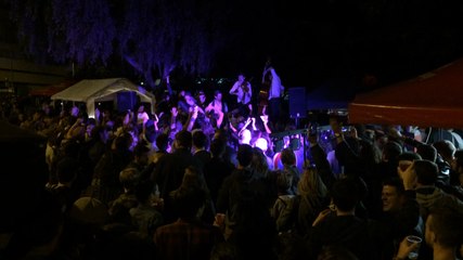 Grosse ambiance place Polig Montjarret vendredi soir.