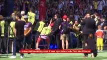 Neymar est présenté aux spectateurs du Parc des Princes