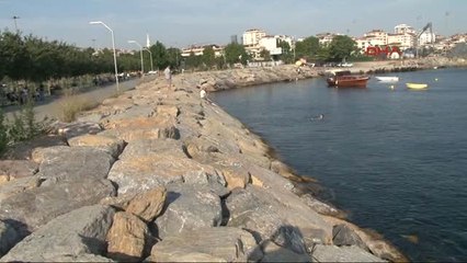 Sıcak Havadan Bunalanlar Parklara, Sahillere Akın Etti