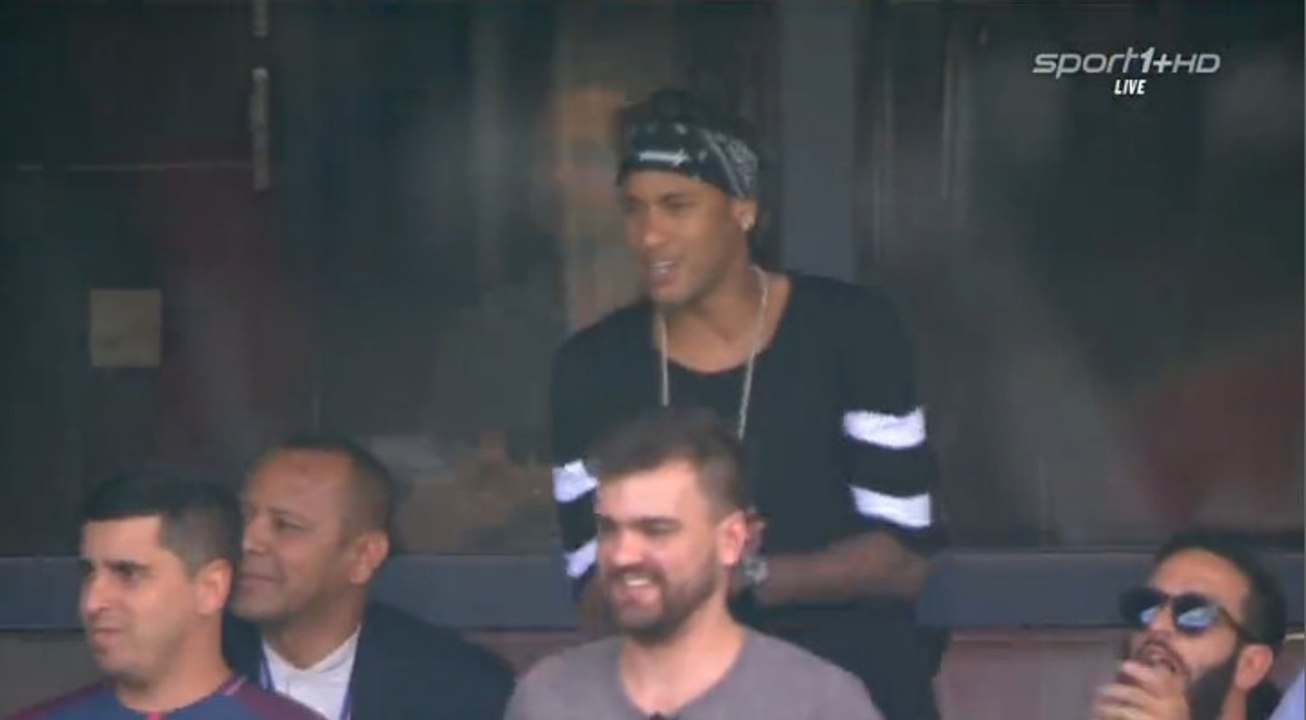 Amazing Celebration By Neymar when Edinson Score Goal