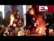 Encapuchados incendian árbol navideño en Paseo de la Reforma / Paola Virrueta
