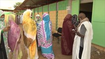 الموريتانيون يدلون بأصواتهم في الاستفتاء على تعديلات دستورية