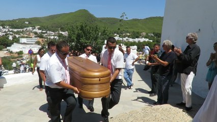 Último adiós al piloto Ángel Nieto en Ibiza